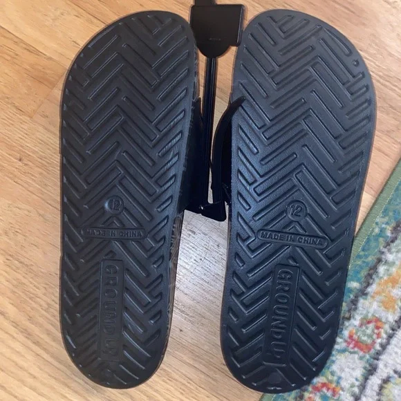 Dungeons and Dragons flip flop slide shower shoes MEN Size 11 or 12 NEW - Picture 4 of 7